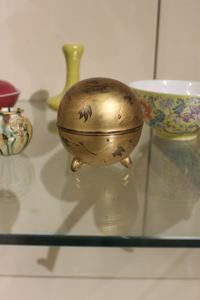 Image of Ball Shaped Container (2 parts)